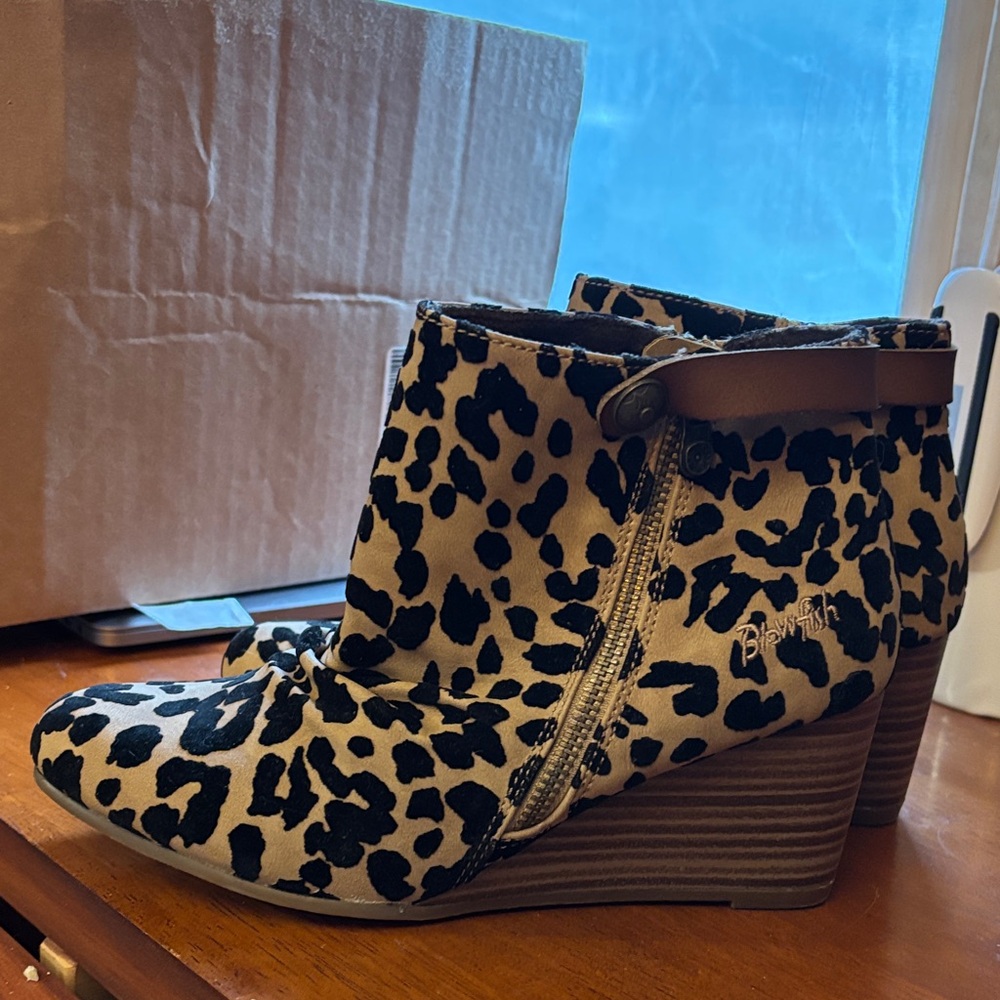 Blowfish Women's Tan Leopard Ankle Booties